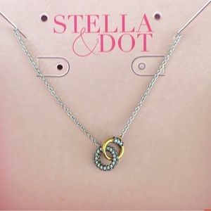 NIB Stella & Dot delicate silver interlock Pendant
